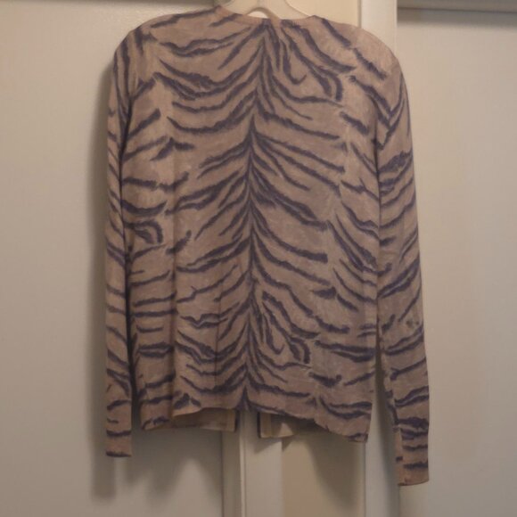 Neiman Marcus 100% Cashmere / Animal Print Top-Set - Picture 5 of 12